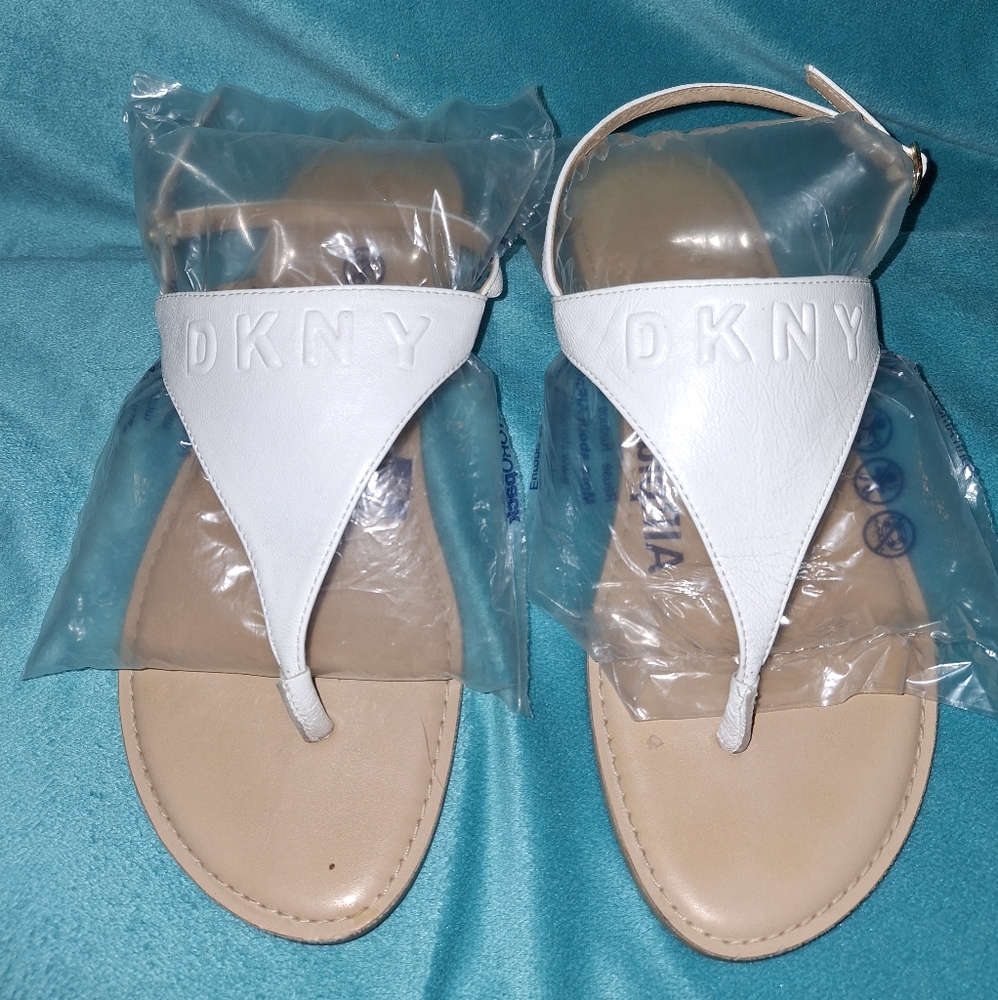 DKNY SANDALS